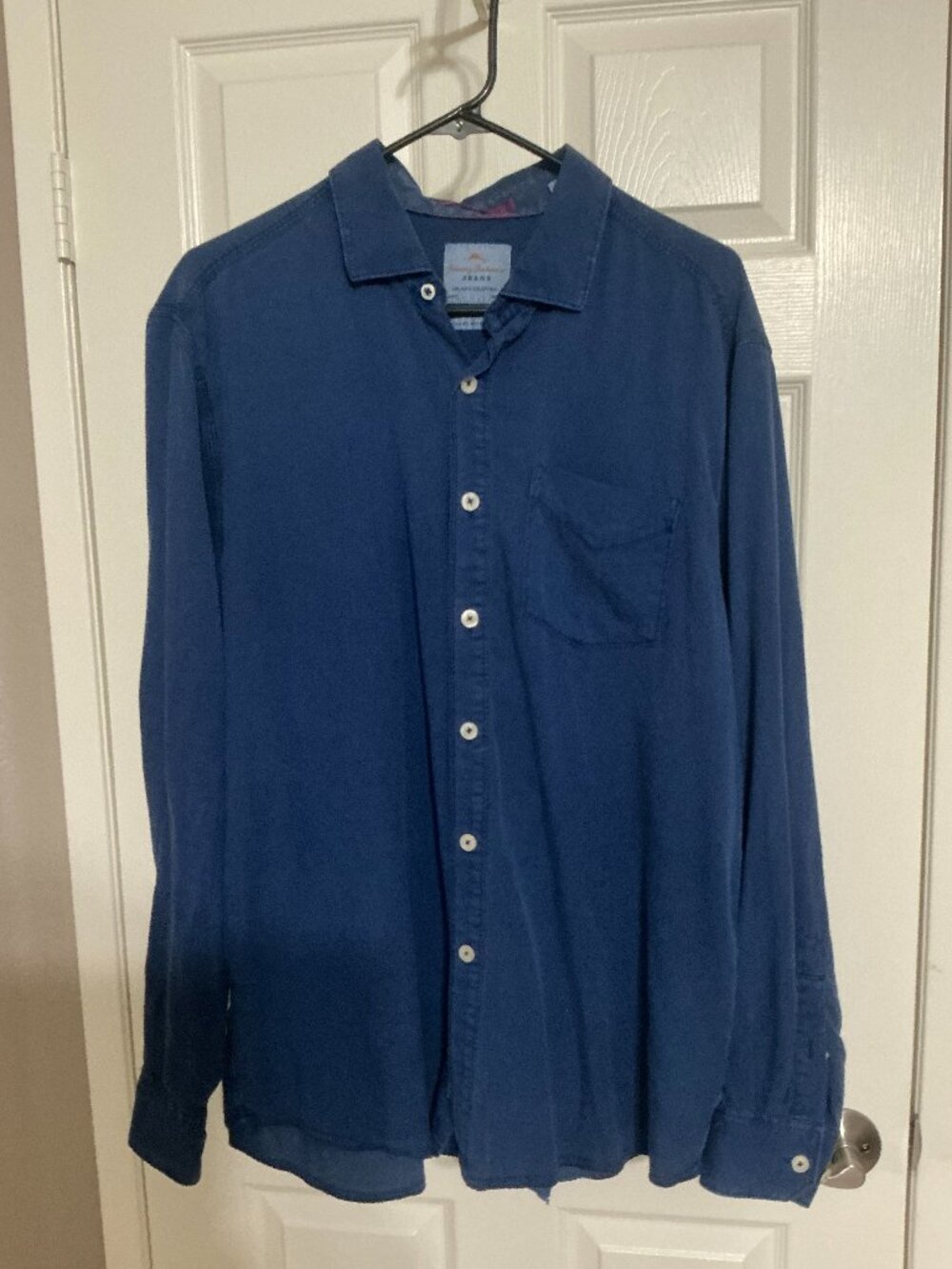 Tommy Bahama Jeans Men’s Large Blue Tencel Cotton Button-Down Shirt